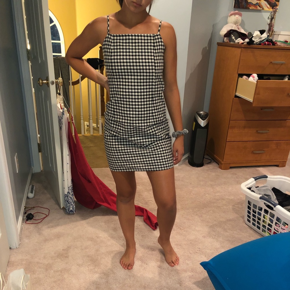 Dress - Picture 3 of 3